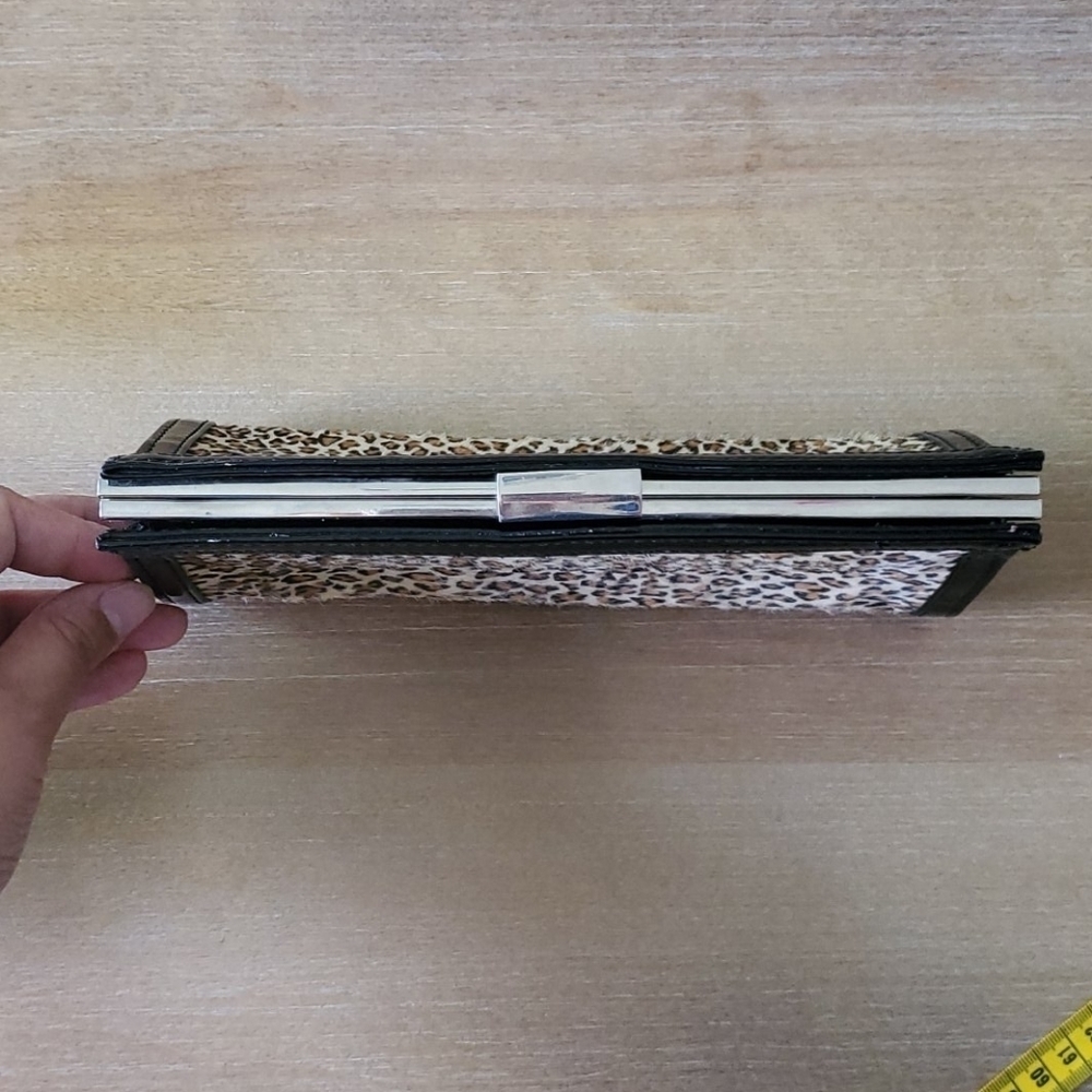 Leopard Print Faux Fur Clutch with chain o… - Picture 7 of 10